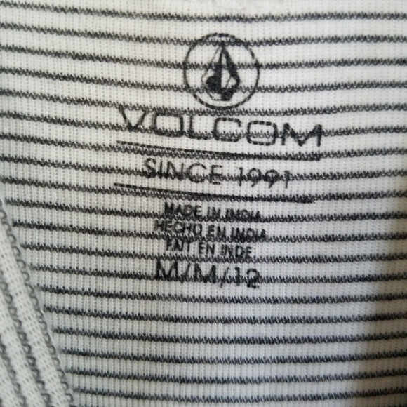 Vol-Com mock turtleneck crop top - Picture 3 of 8